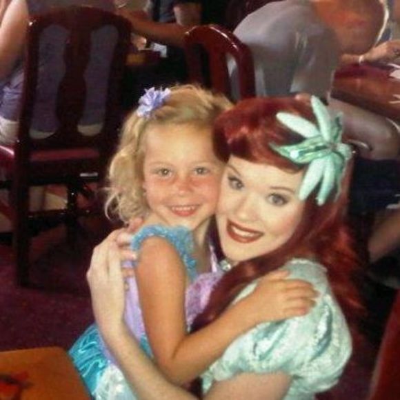 Meet your Posher, Laura - Picture 1 of 1